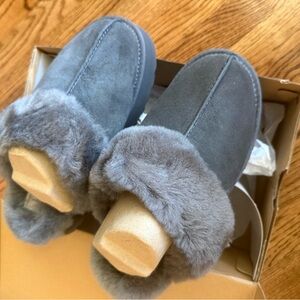 Ugg W Disquette Slippers / Grey / Size 7 / New in box